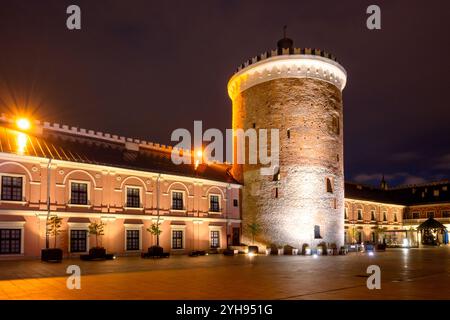 Lublin, Polen - 12. September 2022: Das Königsschloss Lublin in der Nacht, Polen Stockfoto