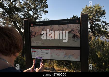 Grand Canyon / Grand Canyon National Park /Arizona /USA/ 09.September 2019 /Vistor im Grand Canyon Visitor Center und Grand Canyon Grand Park Trail am montag, 9. september 2019 usa Datum Schönheit des Gran Canyon National Park und Trail des Grand Canyon of Arizona USA. Foto: Francis Joseph Dean / Deanpictures. Stockfoto