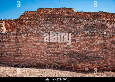 Die Motilla del Azuer, Daimiel, eine prähistorische Festung aus der Bronzezeit. Die reiche Geschichte dieser Stätten bietet einen Einblick in unsere ferne Vergangenheit Stockfoto