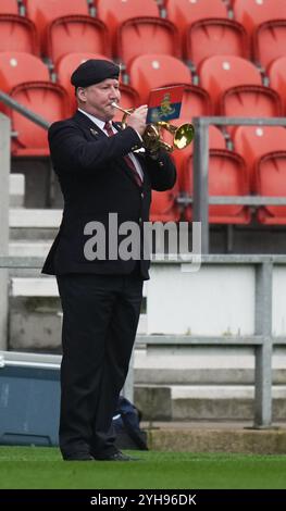 St. Helens. UK. November 2024. Liverpool FC gegen Chelsea FC Barclays Womens Super League Totally Wicked Stadium. St. Helens ENGLAND - 10. November 2024 Gedenktag während des Barclays Womens Super League Spiels zwischen Liverpool FC und Chelsea FC im Totally Wicked Stadium. Am 10. November 2024 in St. Helens.England Stockfoto