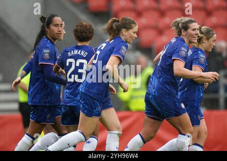 St. Helens. UK. November 2024. Liverpool FC gegen Chelsea FC Barclays Womens Super League Totally Wicked Stadium. St. Helens ENGLAND - 10. November 2024 Chelsea feiert das Torergebnis beim Spiel der Barclays Womens Super League zwischen Liverpool FC und Chelsea FC im Totally Wicked Stadium. Am 10. November 2024 in St. Helens.England Stockfoto