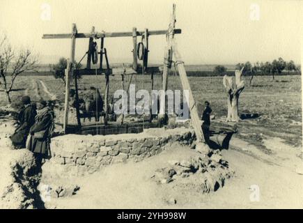 Derna, Libyen, 1942 - Wasserbrunnen in der Wüste Stockfoto