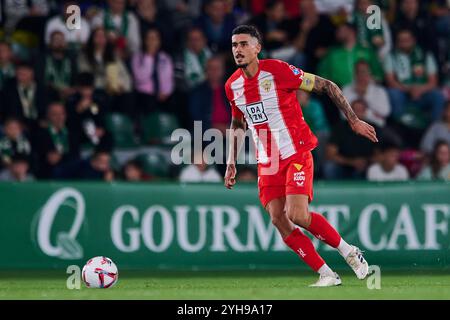 Elche, Spanien. November 2024. ELCHE, SPANIEN - 08. NOVEMBER: Chumi Mittelverteidiger von UD Almeria spielt mit dem Ball während des LaLiga Hypermotion-Spiels zwischen Elche CF und UD Almeria am 8. November 2024 in Elche, Spanien. (Foto von Francisco Macia/Photo Players Images/Magara Press) Credit: Magara Press SL/Alamy Live News Stockfoto