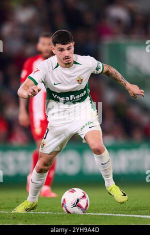 Elche, Spanien. November 2024. ELCHE, SPANIEN - 08. NOVEMBER: Agustin Alvarez Stürmer von Elche CF läuft mit dem Ball während des LaLiga Hypermotion-Spiels zwischen Elche CF und UD Almeria am 8. November 2024 in Elche, Spanien. (Foto von Francisco Macia/Photo Players Images/Magara Press) Credit: Magara Press SL/Alamy Live News Stockfoto