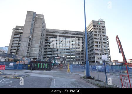 DSM Demolition,Demolition,von,alt, Royal, Liverpool University,Krankenhaus,Royal,Royal Liverpool Hospital,Liverpool,England,Großbritannien,Großbritannien, Stockfoto