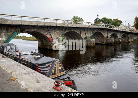 cumann na mban Brücke über den Fluss shannon und den Kai carrick auf shannon, County leitrim, republik irland die Brücke ist die Grenze zwischen Cou Stockfoto