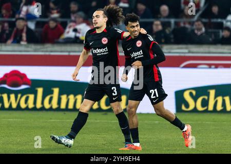 Nathaniel BROWN (Eintracht Frankfurt, #21) erzielt das Tor zum 0:2, jubelt/freut sich mit Arthur THEATE (Eintracht Frankfurt, #03), Emotion, Freude, Begeisterung GER, VfB Stuttgart (VFB) vs. Eintracht Frankfurt (SGE), Fussball, Maenner, Herren, 1. Bundesliga, 10. Spieltag, Saison 2024/2025, 10.11.2024 DFL/DFB-VORSCHRIFTEN VERBIETEN JEDE VERWENDUNG VON FOTOGRAFIEN ALS BILDSEQUENZEN UND/ODER QUASI-VIDEO Foto: Eibner-Pressefoto/Oliver Schmidt Stockfoto