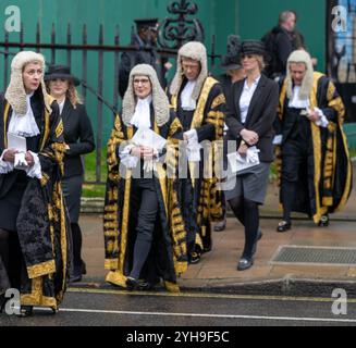 UK. Oktober 2024. Lords und Lady Judges of Appeal wurden während der Prozession gesehen. Richter und Angehörige der juristischen Berufe im Vereinigten Königreich verlassen Westminster Abbey nach einem Gottesdienst zum Beginn des Rechtsjahres in England und Wales. (Foto: Ian Davidson/SOPA Images/SIPA USA) Credit: SIPA USA/Alamy Live News Stockfoto