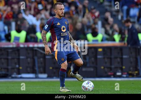 Rom, Latium. November 2024. Angelino von AS Roma während des Spiels der Serie A zwischen Roma und Bologna im Olympiastadion, Italien, 10. November 2024. Quelle: massimo insabato/Alamy Live News Stockfoto