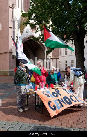 Demonstranten gegen den Krieg in Gaza vor St. Jacobi Jacobikirchhof (Weender Straße - Weender Straße) 37073 Göttingen Deutschland. Stockfoto