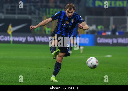 Nicolo Barella vom FC Internazionale wurde 2024/25 im San Siro Stadion in der Serie A zwischen dem FC Internazionale und dem SSC Napoli in Aktion gesehen Stockfoto