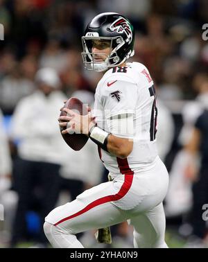 New Orleans, Usa. November 2024. Atlanta Falcons Quarterback Kirk Cousins (18) wirft gegen die New Orleans Saints im Caesars Superdome in New Orleans am Sonntag, den 10. November 2024. Foto: AJ Sisco/UPI. Quelle: UPI/Alamy Live News Stockfoto