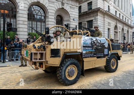 Das Royal Yeomanry, Army Reserve leichte Kavallerie Regiment Supacat Jackal bei der Lord Mayor's Show Parade 2024 in London, Großbritannien. Historisches Ereignis Stockfoto