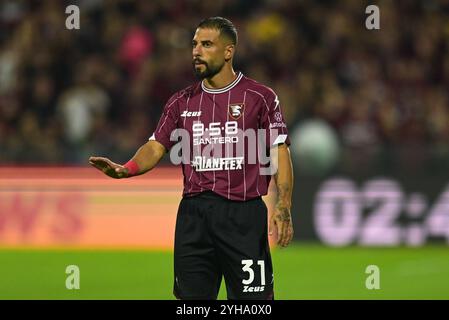 Salerno, Italien. November 2024. Daniele Verde von der US Salernitana Gesten beim Spiel der Serie B zwischen US Salernitana und SSC Bari im Stadio Arechi, Salerno, Italien am 10. November 2024. Quelle: Nicola Ianuale/Alamy Live News Stockfoto