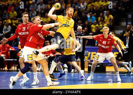 LINKÖPING, SCHWEDEN 20241110Schwedens Jim Gottfridsson während des Handballspiels im EHF Euro Cup zwischen Schweden und Dänemark in der Saab Arena in Linkoping, Schweden, 10. November 2024. Foto: Stefan Jerrevång/TT/Code 60160 Credit: TT News Agency/Alamy Live News Stockfoto