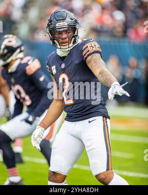 Chicago, IL, USA. November 2024. Chicago trägt den 2. DJ Moore in Aktion während des Spiels gegen die New England Patriots in Chicago, Illinois. Mike Wulf/CSM/Alamy Live News Stockfoto