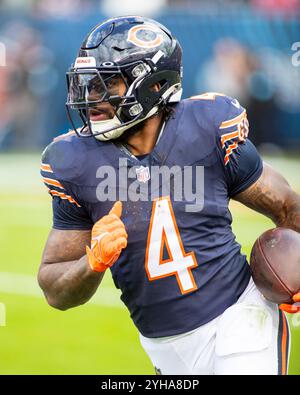 Chicago, IL, USA. November 2024. Chicago trägt #4 D'Andre Swift in Aktion während des Spiels gegen die New England Patriots in Chicago, Illinois. Mike Wulf/CSM/Alamy Live News Stockfoto