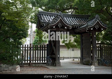 Das Ishiyakushi Gomon Gate am Kyoto Gosho (Kaiserpalast) im historischen Eingang des Kyoto Gyoen National Garden, Japan. Stockfoto