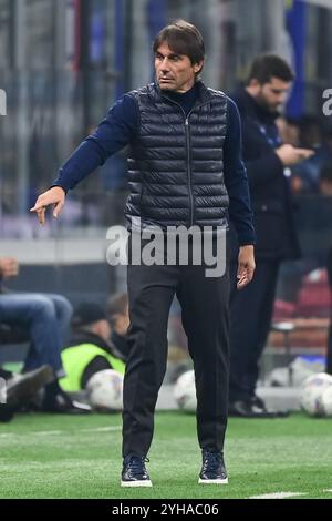 Mailand, Italien am 10. November 2024. Antonio Conte, Cheftrainer des SSC Napoli während des italienischen Fußballspiels der Serie A Inter Mailand und des SSC Napoli im San Siro Stadion in Mailand, Italien am 10. November 2024 Credit: Piero Cruciatti/Alamy Live News Stockfoto