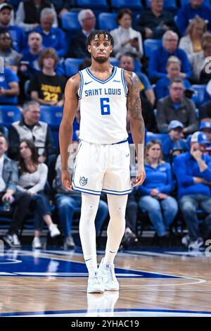 10. NOVEMBER 2024: Saint Louis Billikens Stürmer Kalu Anya (6) in einem regulären Saisonspiel, bei dem die Avila Eagles die Saint Louis Billikens besuchten. Fand in der Chaifetz Arena in St. Louis, MO, am Sonntag, 10. November 2024, Richard Ulreich/CSM statt Stockfoto