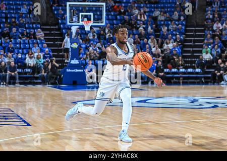 10. NOVEMBER 2024: Saint Louis Billikens Stürmer Kalu Anya (6) schiebt den Pass in einem regulären Saisonspiel nach vorne, in dem die Avila Eagles die Saint Louis Billikens besuchten. Fand in der Chaifetz Arena in St. Louis, MO, am Sonntag, 10. November 2024, Richard Ulreich/CSM statt Stockfoto