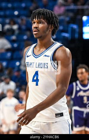 10. NOVEMBER 2024: Amari McCottry (4) in einem regulären Saisonspiel, bei dem die Avila Eagles die Saint Louis Billikens besuchten. Fand in der Chaifetz Arena in St. Louis, MO, am Sonntag, 10. November 2024, Richard Ulreich/CSM statt Stockfoto