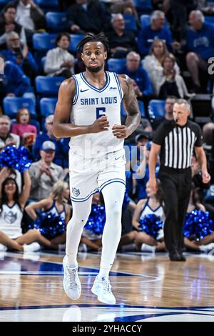 10. NOVEMBER 2024: Saint Louis Billikens Stürmer Kalu Anya (6) in einem regulären Saisonspiel, bei dem die Avila Eagles die Saint Louis Billikens besuchten. Fand in der Chaifetz Arena in St. Louis, MO, am Sonntag, 10. November 2024, Richard Ulreich/CSM statt Stockfoto