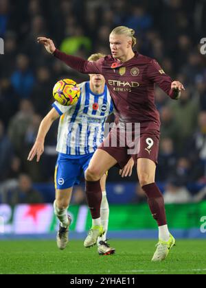 Brighton, Großbritannien. November 2024. Brighton, England – 9. November: Erling Haland (rechts) von Manchester City während des Spiels der Premier League 2024/25 zwischen Brighton und Hove Albion und Manchester City im Amex Stadium am 9. November 2024 in Brighton, England. (David Horton/SPP) Credit: SPP Sport Press Photo. /Alamy Live News Stockfoto