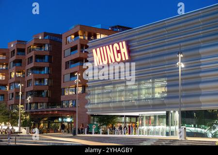 Das Edvard Munch Kunstmuseum in Oslo widmet sich diesem Werk der Künstler, beleuchtet am Abend Stockfoto