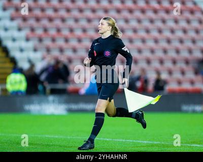 Leigh Sports Village Stadium, Großbritannien. November 2024. 4. Schiedsrichter während der Barclays Women Super League zwischen Manchester City und Tottenham im Etihad Stadium in Manchester, England, 8. November 2024 | Foto: Jayde Chamberlain/SPP. Jayde Chamberlain/SPP (Jayde Chamberlain/SPP) Credit: SPP Sport Press Photo. /Alamy Live News Stockfoto