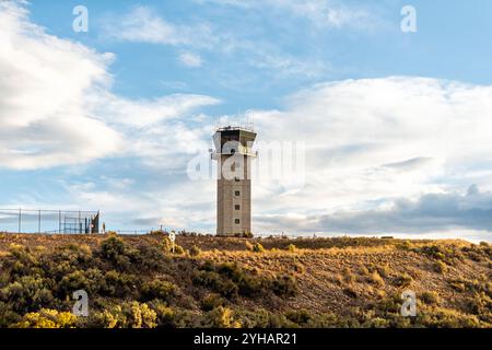 Gipsum, Colorado Stadt im Eagle County mit Flughafenturm in der Herbstsaison der Rocky Mountains und niemand in der Landschaft Stockfoto