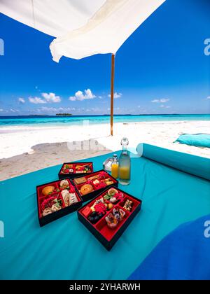 Sandbank-Erlebnis mit Picknick im Gaafu Dhaalu Atoll Maguhdhuvaa Island, Malediven Stockfoto