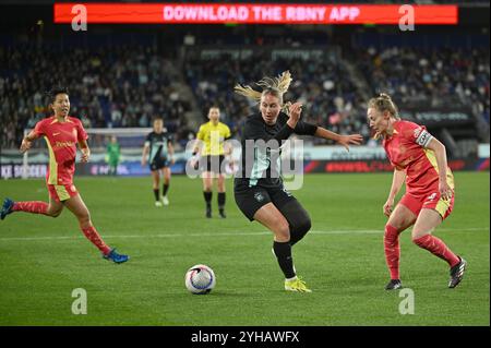 Harrison, USA. November 2024. Delanie Sheehan kontrolliert den Ball während des Viertelfinales zwischen NJ/NY Gotham FC und den Portland Thorns in der Red Bull Arena, Harrison, NJ, am 10. November 2024. (Foto: Anthony Behar/SIPA USA) Credit: SIPA USA/Alamy Live News Stockfoto