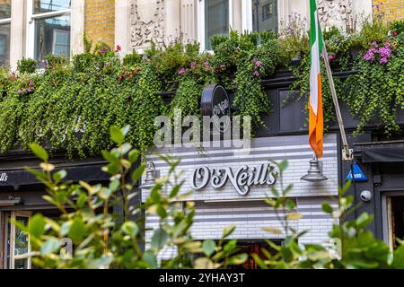 London, UK, 19. September 2024: O Neill's Irish Pub in Sogo. Ein klassischer Ort für gesellige Kontakte und Vergnügen im Freien. Stockfoto