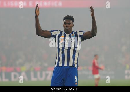 Lissabon, Portugal. November 2024. Samuel Omorodion vom FC Porto feiert sein Tor während des BWIN-Fußballspiels der Liga Portugal zwischen SL Benfica und dem FC Porto im Estadio da Luz in Lissabon. 11/11/2024 Credit: Brazil Photo Press/Alamy Live News Stockfoto