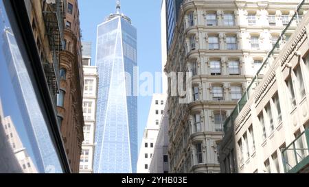 New York City Lower Manhattan, Downtown Financial District Architecture, USA. Ein World Trade Center Wolkenkratzer, Fulton Street, USA. Amerikanische Stadtszene. WTC Freedom Tower in NYC. Stockfoto