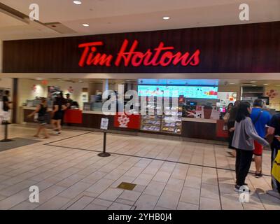 Toronto, ON, Kanada – 2. Juli 2024: Tim Hortons Inc., auch Tim's oder Timmie's genannt, ist eine kanadische Kaffeehaus- und Restaurantkette Stockfoto