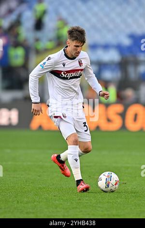 Roma, Italien. November 2024. Olimpico-Stadion, Rom, Italien - Juan Miranda vom FC Bologna während des EniLive-Fußballspiels der Serie A, Roma vs. Bologna, 10. November 2024 (Foto: Roberto Ramaccia/SIPA USA) Credit: SIPA USA/Alamy Live News Stockfoto