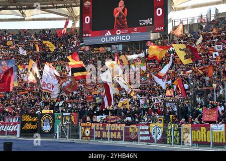 Roma, Italien. November 2024. Olimpico-Stadion, Rom, Italien - Roma-Fans während des EniLive-Fußballspiels der Serie A, Roma gegen Bologna, 10. November 2024 (Foto: Roberto Ramaccia/SIPA USA) Credit: SIPA USA/Alamy Live News Stockfoto