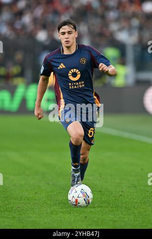 Roma, Italien. November 2024. Olimpico-Stadion, Rom, Italien - Niccolo Pisilli von AS Roma während der Serie A EniLive Football Match, Roma vs Bologna, 10. November 2024 (Foto: Roberto Ramaccia/SIPA USA) Credit: SIPA USA/Alamy Live News Stockfoto