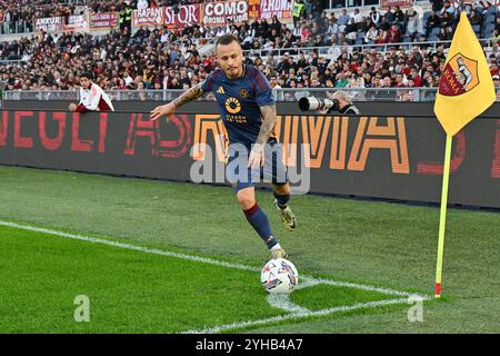 Roma, Italien. November 2024. Olimpico-Stadion, Rom, Italien - Angelino von AS Roma während der Serie A EniLive Football Match, Roma vs Bologna, 10. November 2024 (Foto: Roberto Ramaccia/SIPA USA) Credit: SIPA USA/Alamy Live News Stockfoto