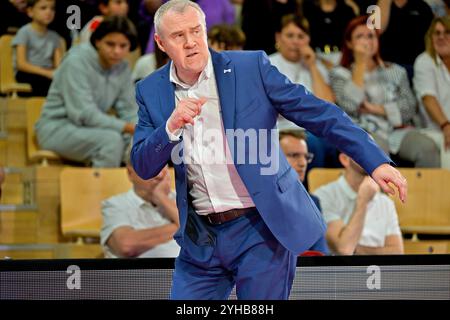 Monaco, Monaco. November 2024. JDA Dijon Trainer Laurent Legname reagiert während der Basketball-Meisterschaft zwischen AS Monaco und JDA Dijon Basket in der Gaston Medecin Hall in Monaco. Ergebnis: AS Monaco 76 - 74 JDA Dijon Basket Credit: SOPA Images Limited/Alamy Live News Stockfoto