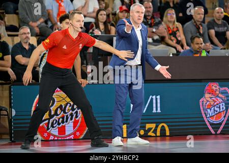 Monaco, Monaco. November 2024. JDA Dijon Trainer Laurent Legname reagiert während der Basketball-Meisterschaft zwischen AS Monaco und JDA Dijon Basket in der Gaston Medecin Hall in Monaco am 10. November 2024. Foto: Laurent Coust/ABACAPRESS. COM Credit: Abaca Press/Alamy Live News Stockfoto