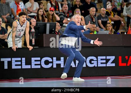 Monaco, Monaco. November 2024. JDA Dijon Trainer Laurent Legname reagiert während der Basketball-Meisterschaft zwischen AS Monaco und JDA Dijon Basket in der Gaston Medecin Hall in Monaco am 10. November 2024. Foto: Laurent Coust/ABACAPRESS. COM Credit: Abaca Press/Alamy Live News Stockfoto