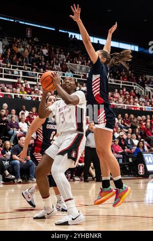 10. November 2024 Palo Alto CA, USA Stanford Stürmer Nunu Agara (3) schießt den Ball während des NCAA/ACC Women's Basketball Spiels zwischen Gonzaga Bulldogs und dem Stanford Cardinal. Stanford schlug Gonzaga 89-58 im Maples Pavilion Stanford, CA. Thurman James /CSM Stockfoto