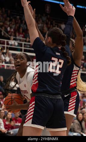 10. November 2024 Palo Alto CA, USA Stanford Stürmer Nunu Agara (3) geht in den Korb während des NCAA/ACC Women's Basketball Spiels zwischen Gonzaga Bulldogs und dem Stanford Cardinal. Stanford schlug Gonzaga 89-58 im Maples Pavilion Stanford, CA. Thurman James /CSM Stockfoto