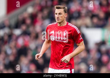 NOTTINGHAM, ENGLAND – 10. NOVEMBER: Chris Wood von Nottingham Forest FC sieht beim Premier League-Spiel zwischen Nottingham Forest FC und Newcastle United FC am 10. November 2024 in Nottingham, England, an. (Foto: Rene Nijhuis/MB Media) Stockfoto