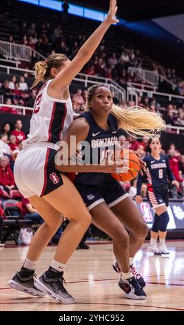 10. November 2024 Palo Alto CA, USA Gonzaga Stürmer Yvonne Ejim (15) fährt während des NCAA/ACC Women's Basketball Spiels zwischen Gonzaga Bulldogs und dem Stanford Cardinal zum Basketball. Stanford schlug Gonzaga 89-58 im Maples Pavilion Stanford, CA. Thurman James /CSM Stockfoto