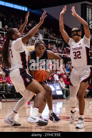 10. November 2024 Palo Alto CA, USA Gonzaga Stürmer Yvonne Ejim (15) fährt während des NCAA/ACC Women's Basketball Spiels zwischen Gonzaga Bulldogs und dem Stanford Cardinal zum Basketball. Stanford schlug Gonzaga 89-58 im Maples Pavilion Stanford, CA. Thurman James /CSM Stockfoto