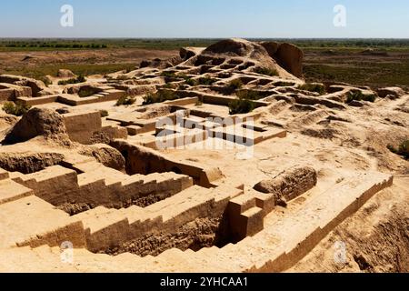 Fundamente des Palastes in Toprak-Kala oder „Erdstadt“. Toprak-Kala-Ruinen der alten Siedlung und Festung sind ein herausragendes Kultusdenkmal Stockfoto